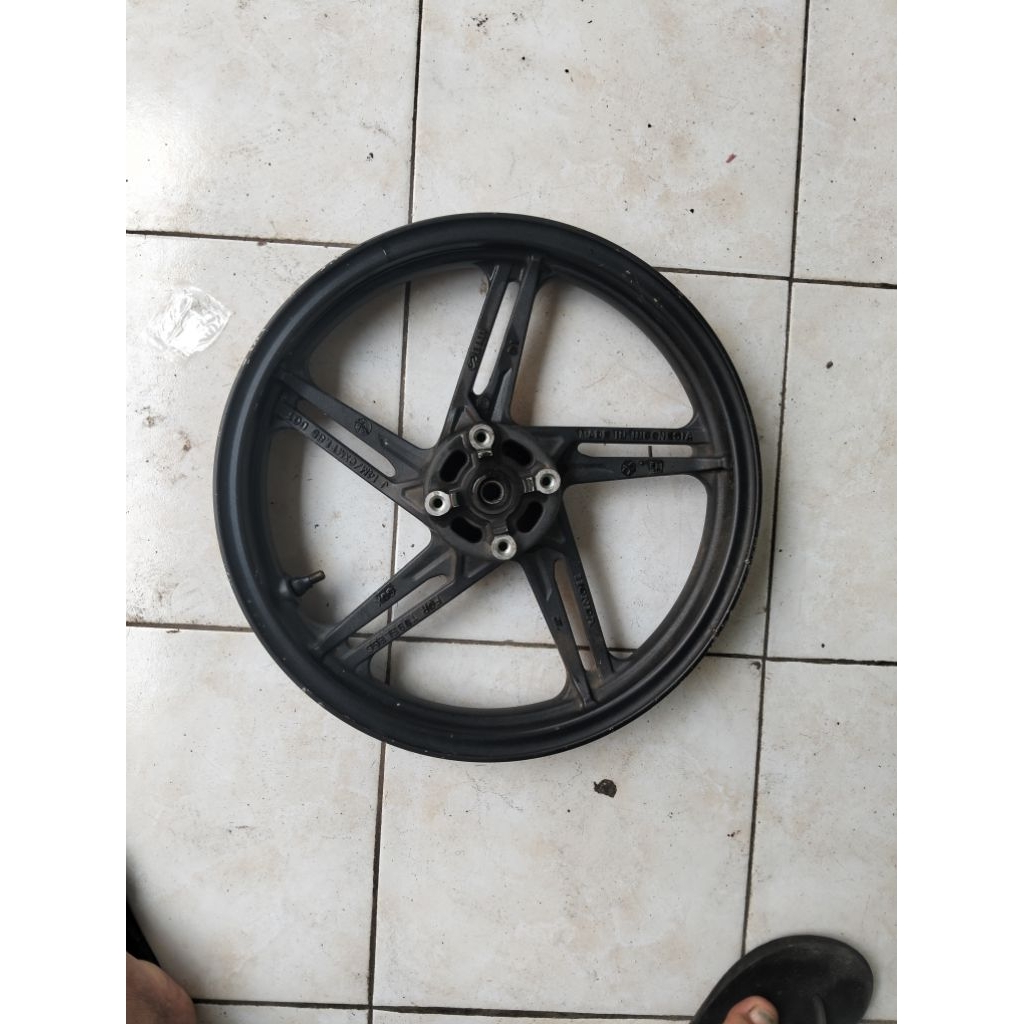 velg DEPAN beat Eco ori copotan. kondisi bagus, pnp beat tahun 2016-2019