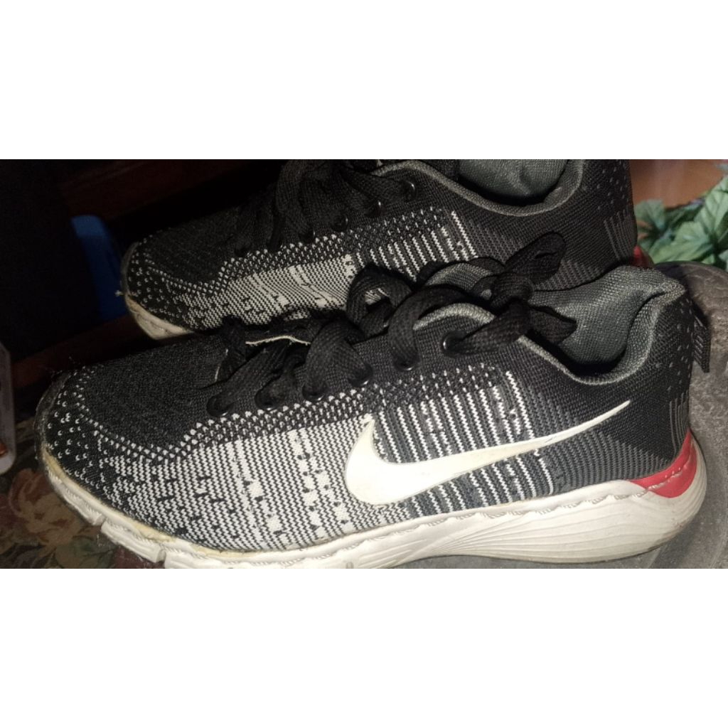 sepatu Nike ukuran 37 preloved second