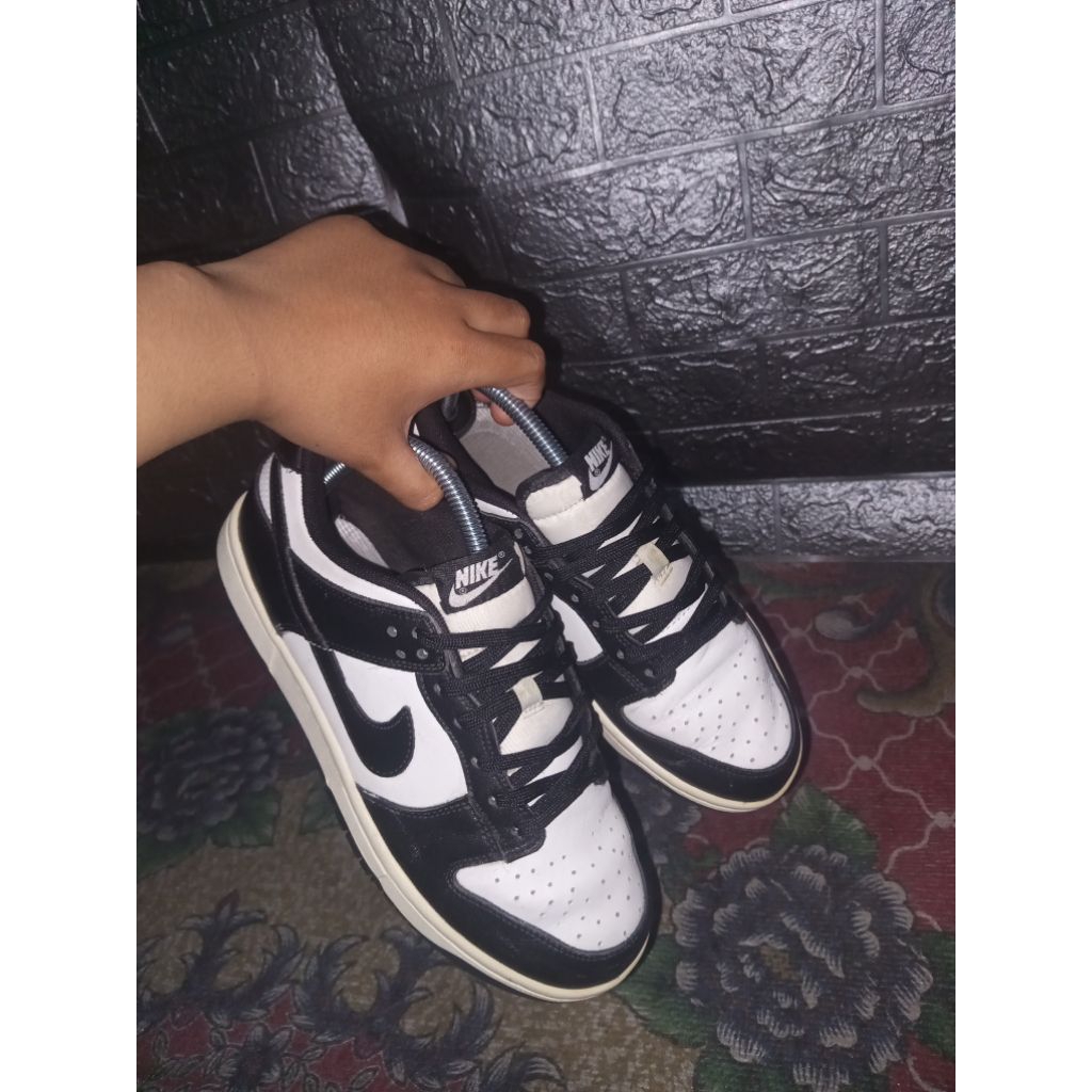 sb dunk panda second