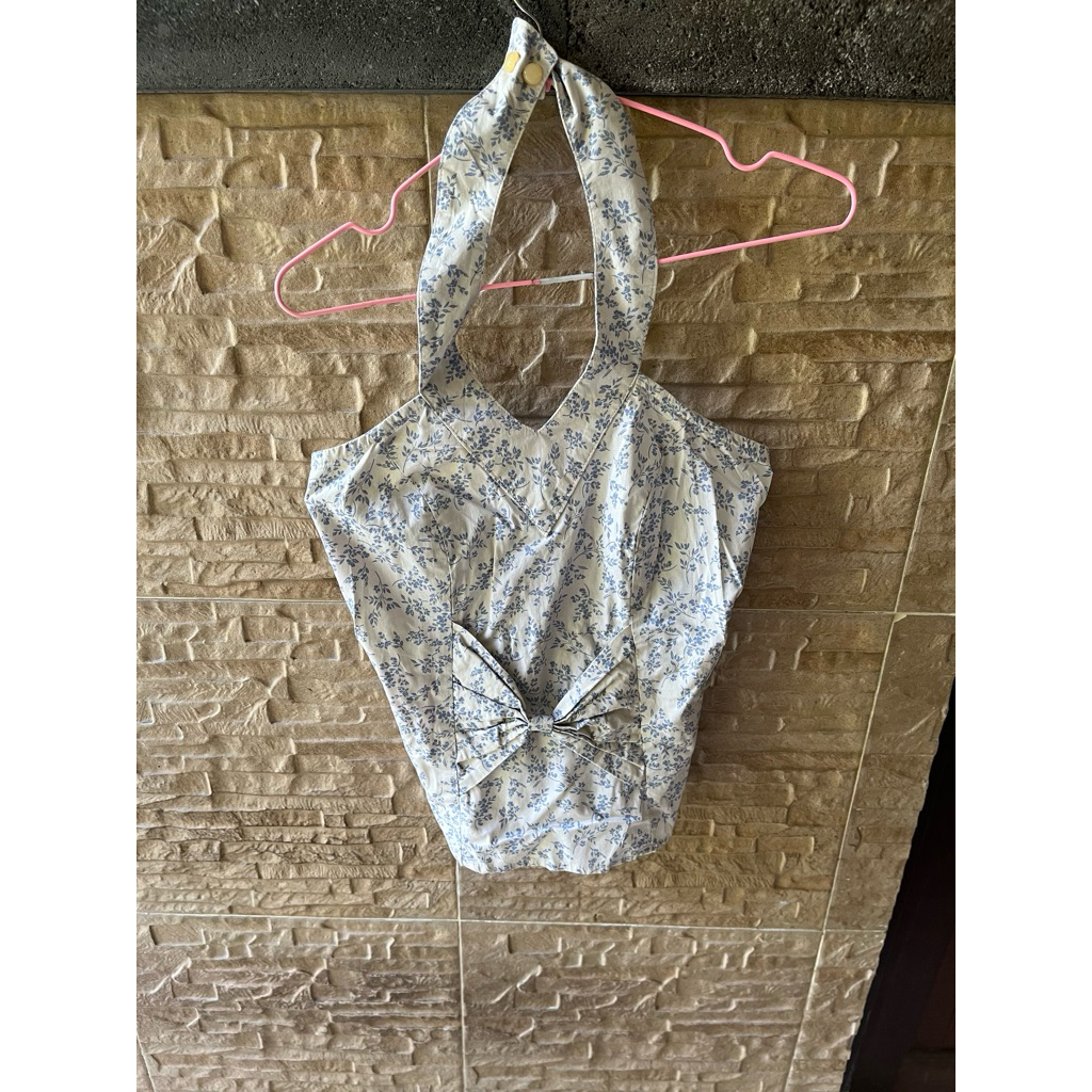 halter v neck top (prelove)