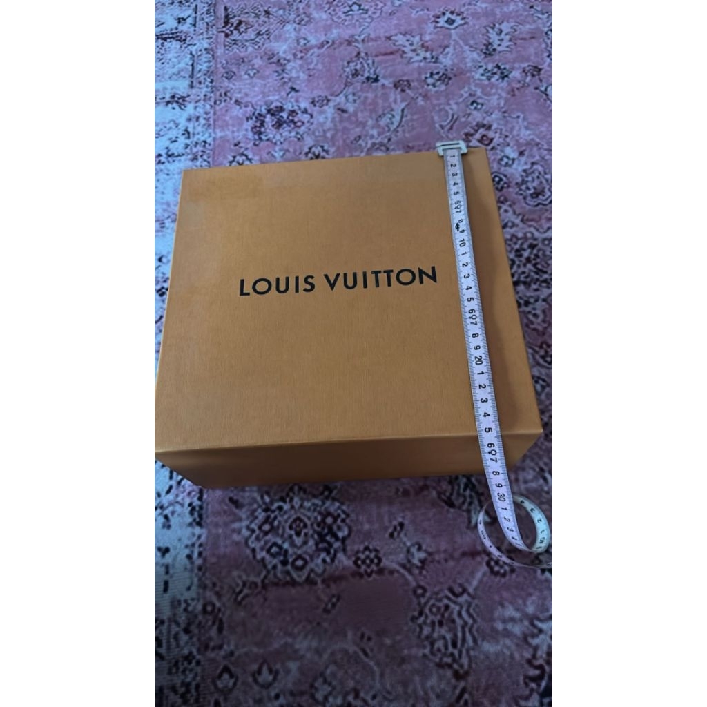 Box LV Magnetic Authentic