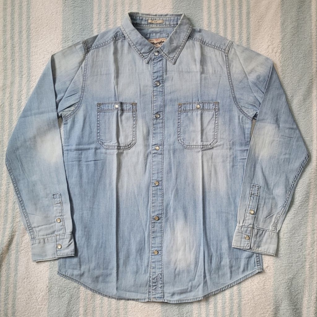 Preloved Kemeja Pria Wrangler Long Sleeve Snap Shirt - Lightwashed Blue Denim