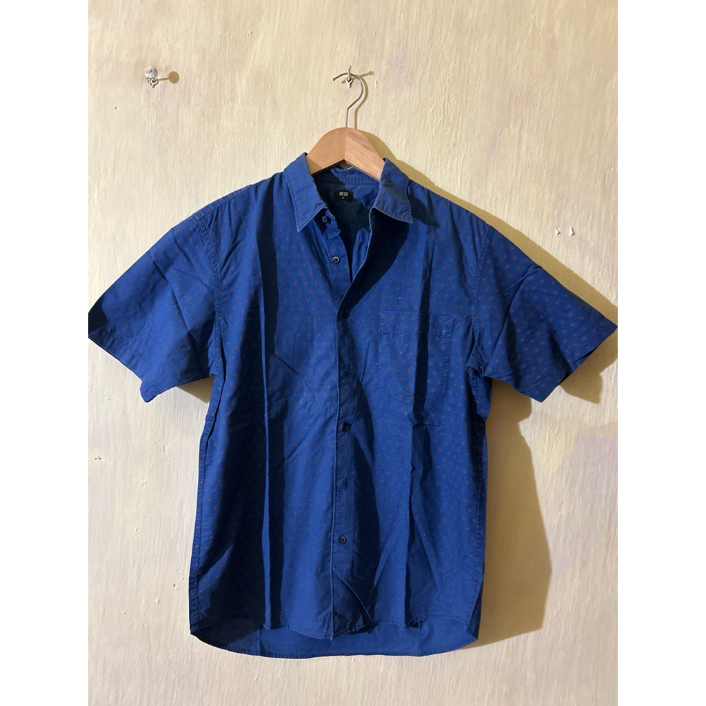 Kemeja Uniqlo Biru Motif Kecil | Kemeja Biru Pria Lengan Pendek