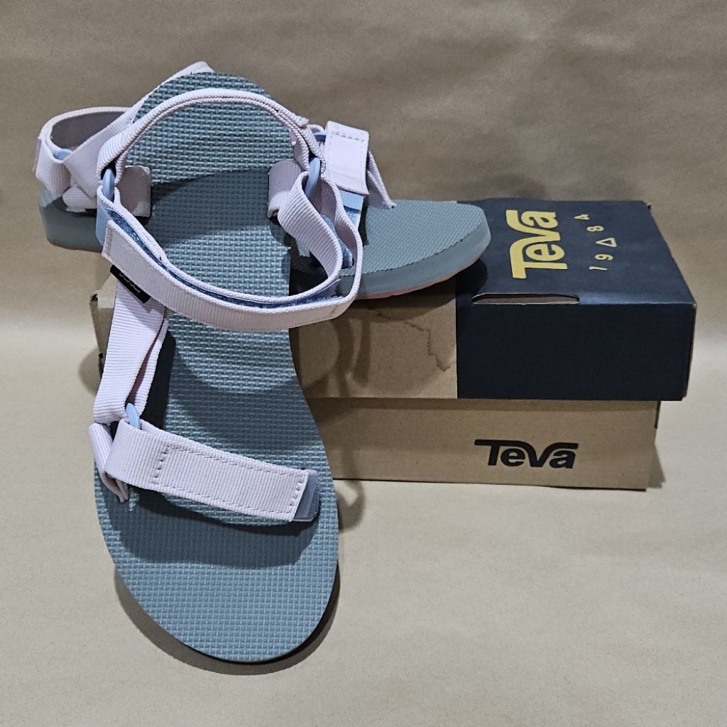 [Preloved Second] Teva Women Sandal Light Pink