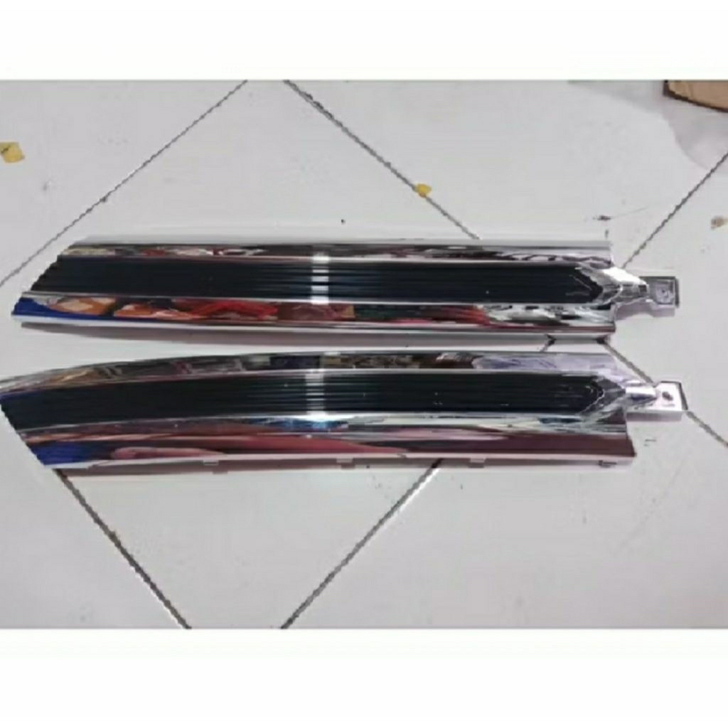 Lis garnis gril Suzuki XL 7 original