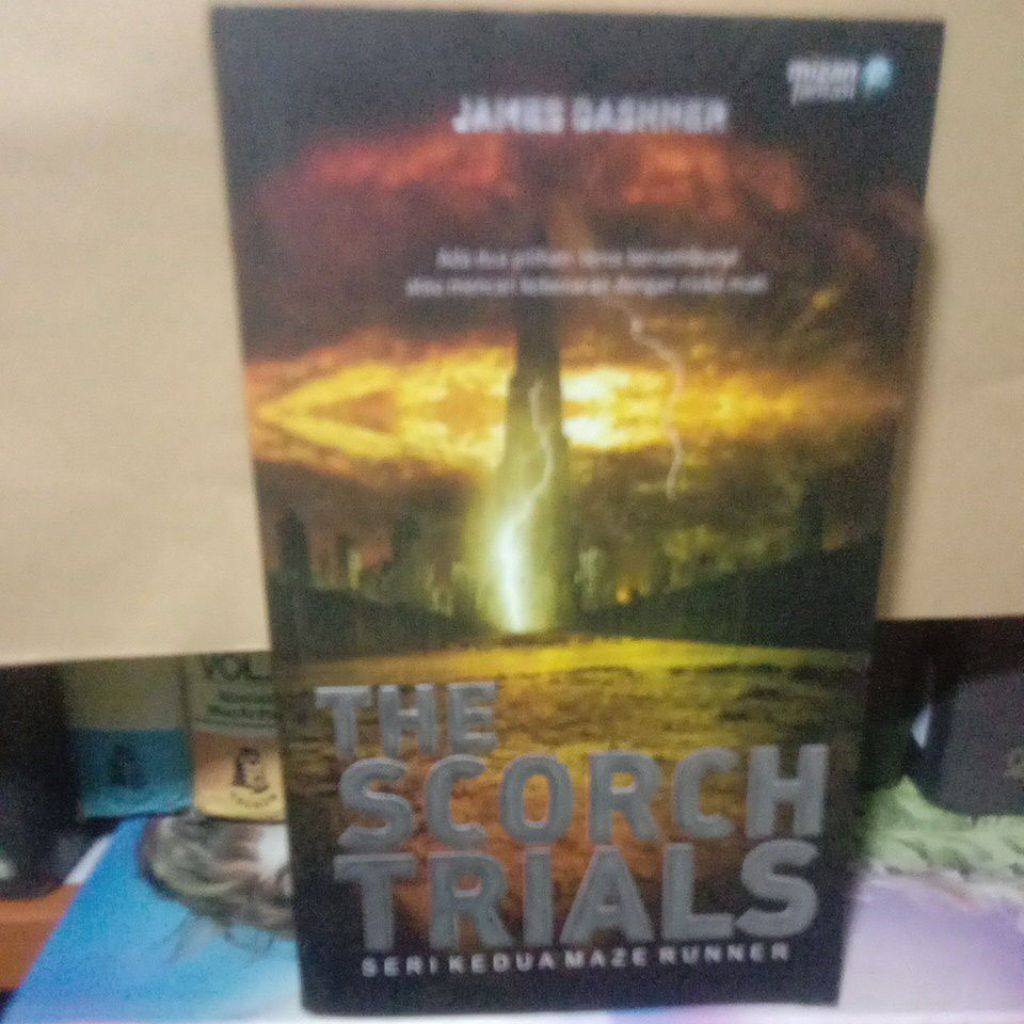 BUKU NOVEL, THE SCORCH TRIALS,,seri kedua maze runner