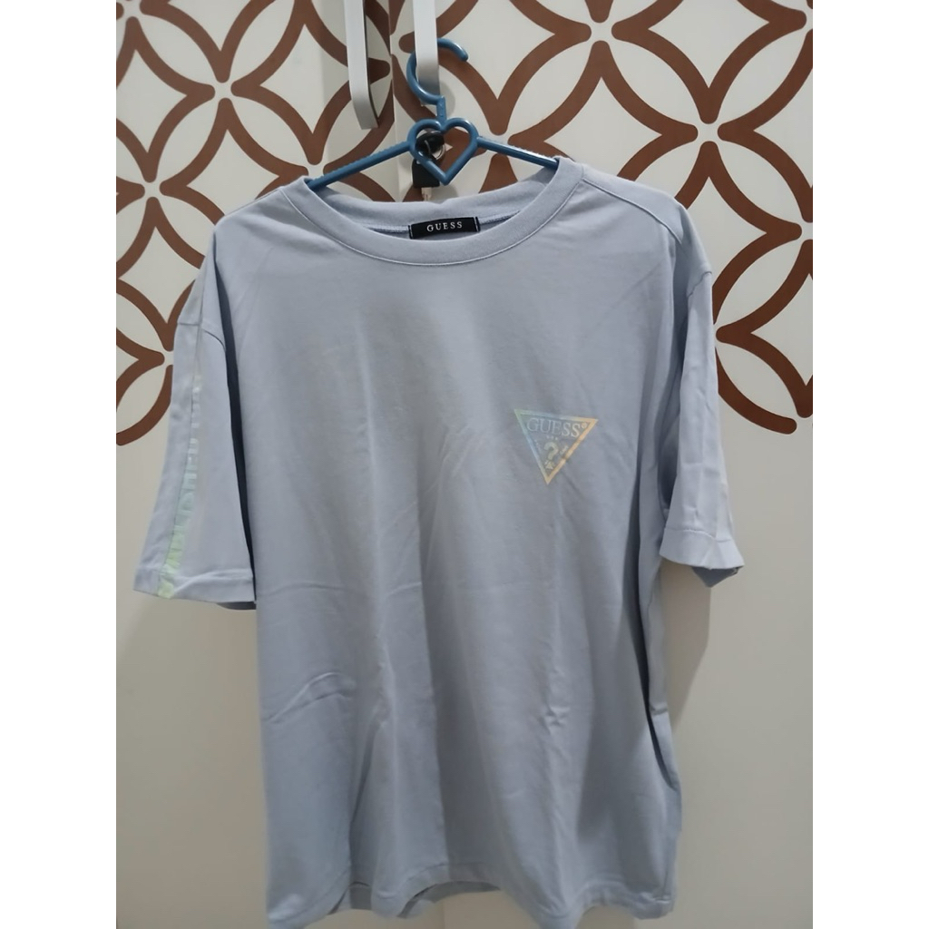 Preloved Kaos Guess Unisex