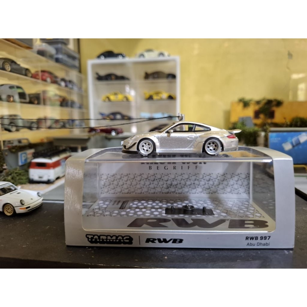 Tarmac Porsche RWB 997 Abu Dhabi Silver Unsealed