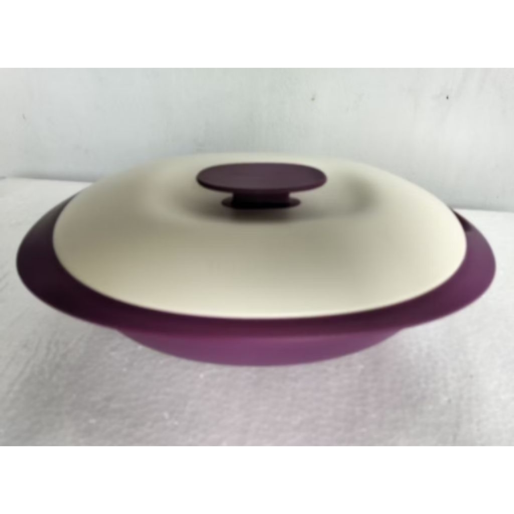 Legacy serving bowl Tupperware