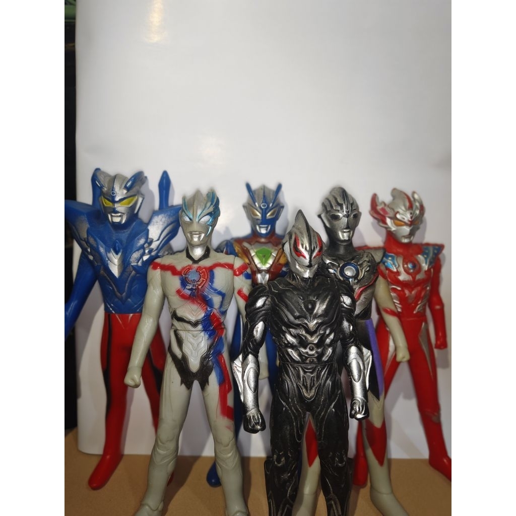 mainan ultramen