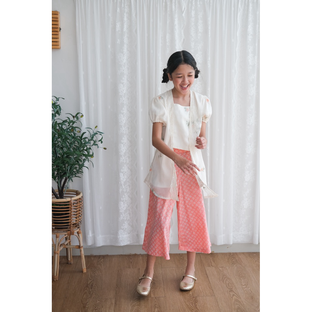 Kebaya Kutubaru dan Celana Kulot batik Binar Set - Kebaya kutubaru anak perempuan dan celana kulot b
