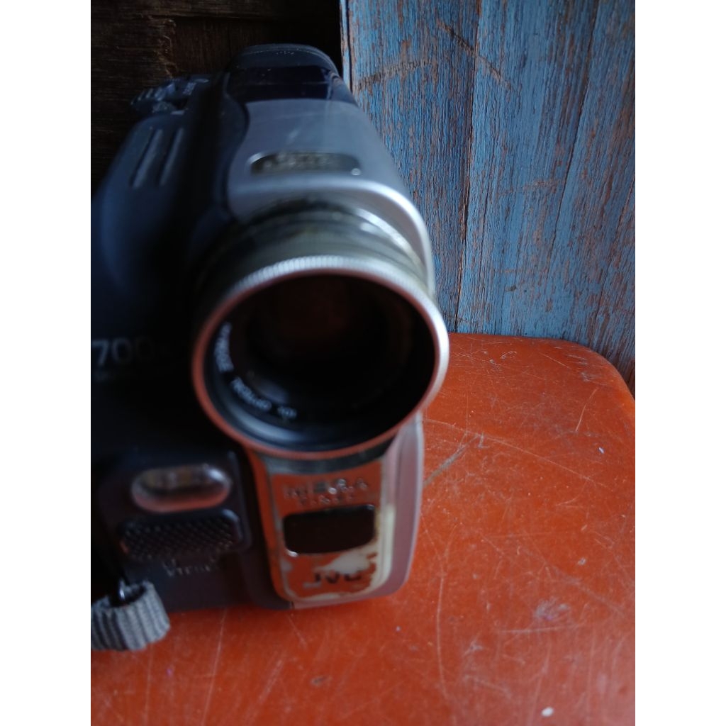 Hiasan meja camcoder mega pixel merk JVC 165rb jadul antik vintage lawas kuno  display dianggap mati