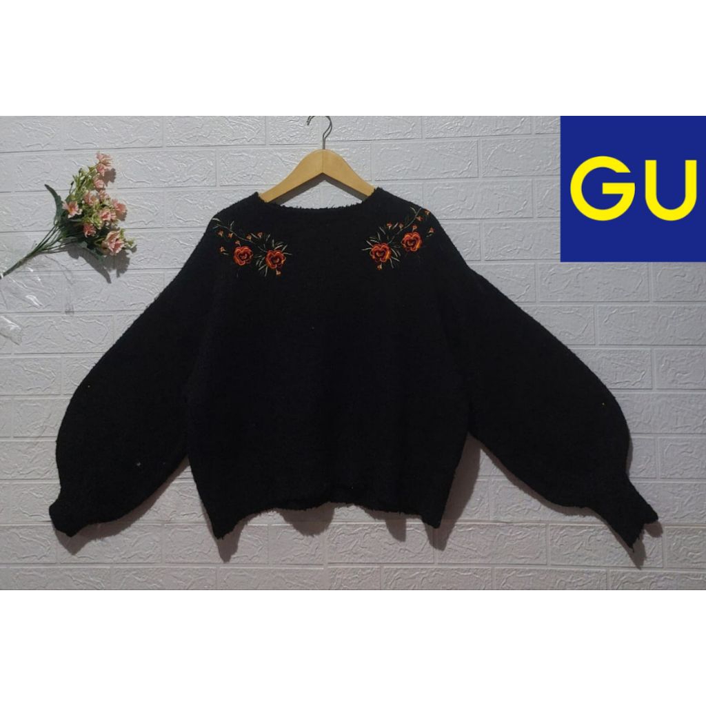 GU Bordir Fuzzy Sweater