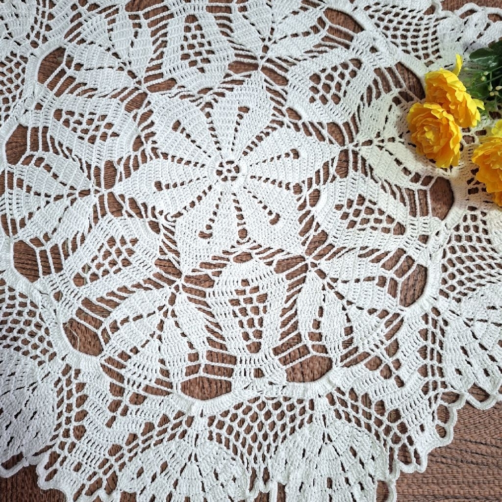 Taplak meja rajut bulat, taplak meja rajut handmade, taplak meja cantik