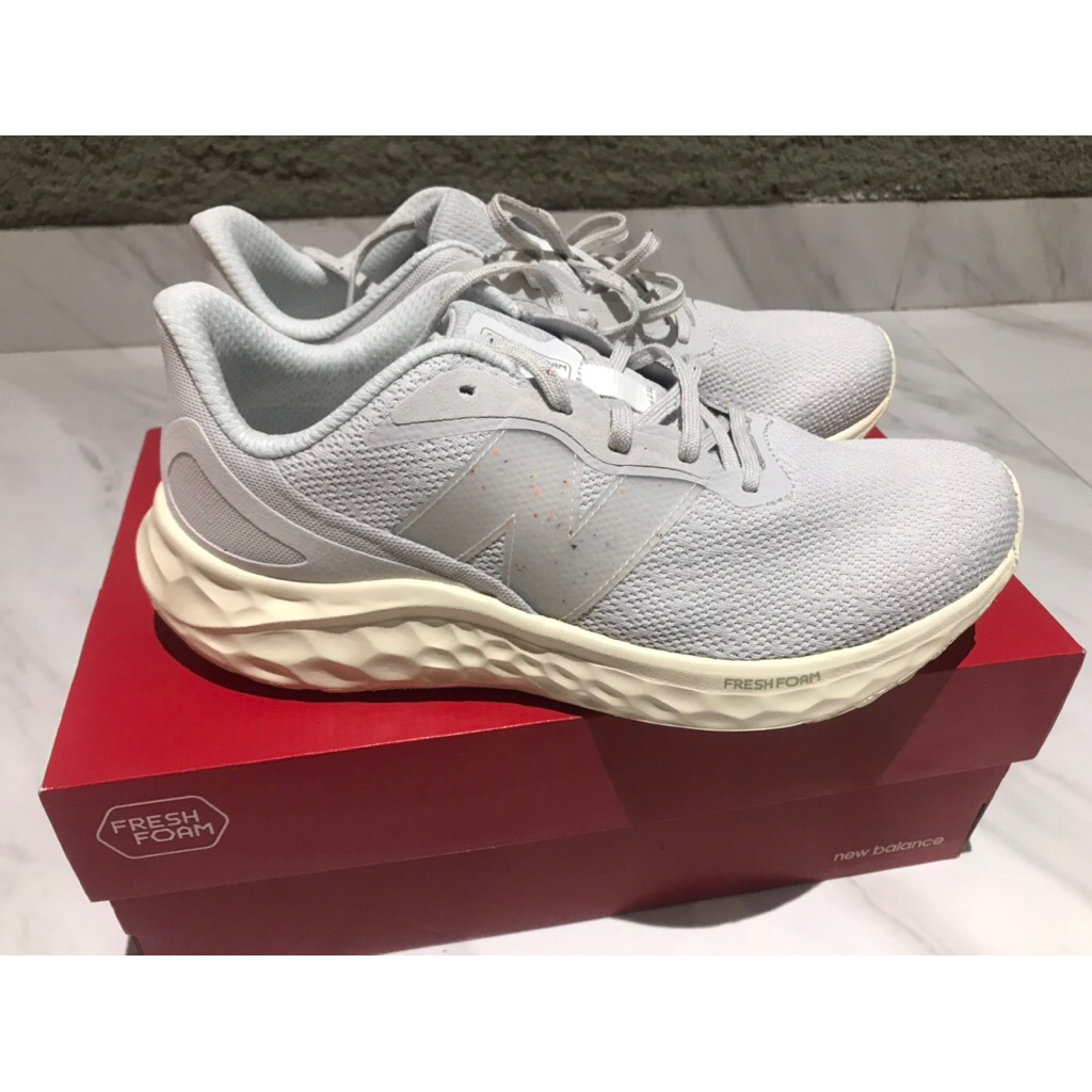 New Balance Arishi V4 Gray Freshfoam Sepatu Running