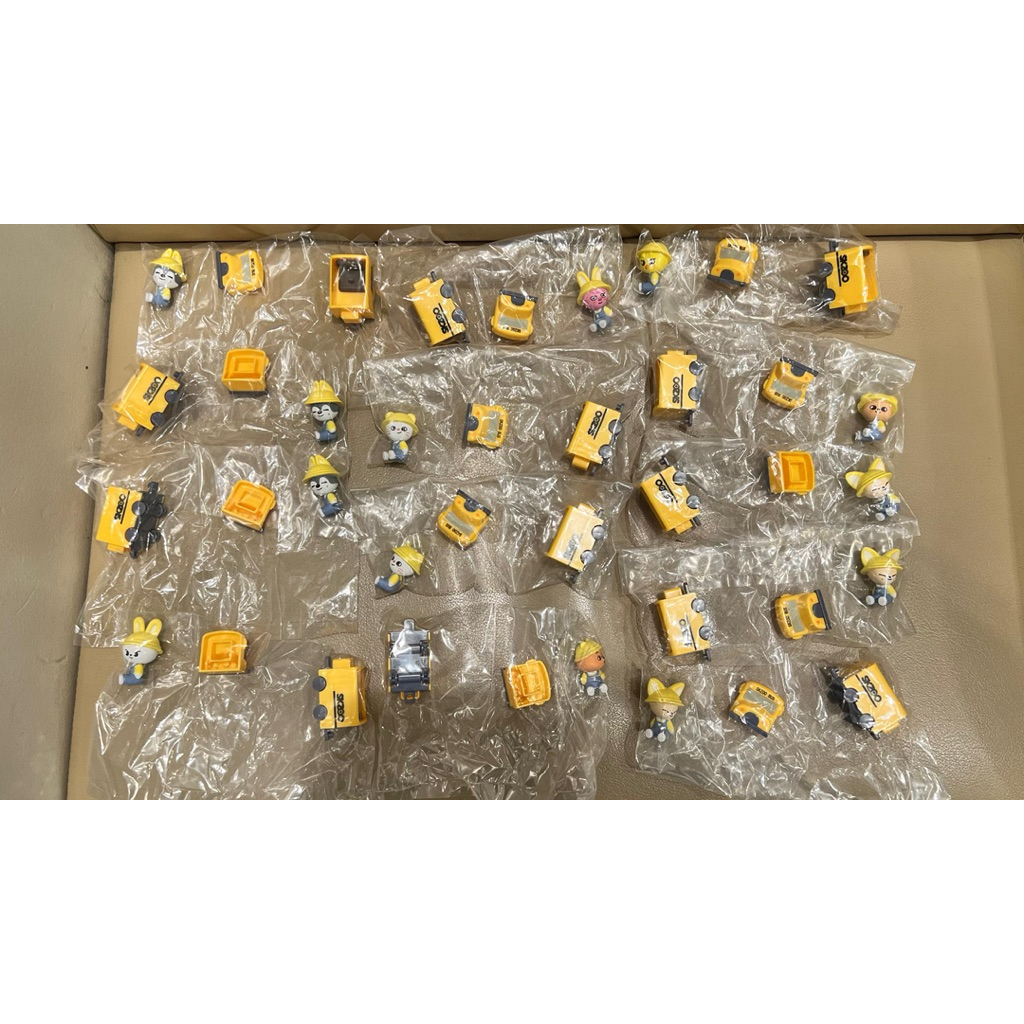 SKZOO School Bus Figure Gashapon