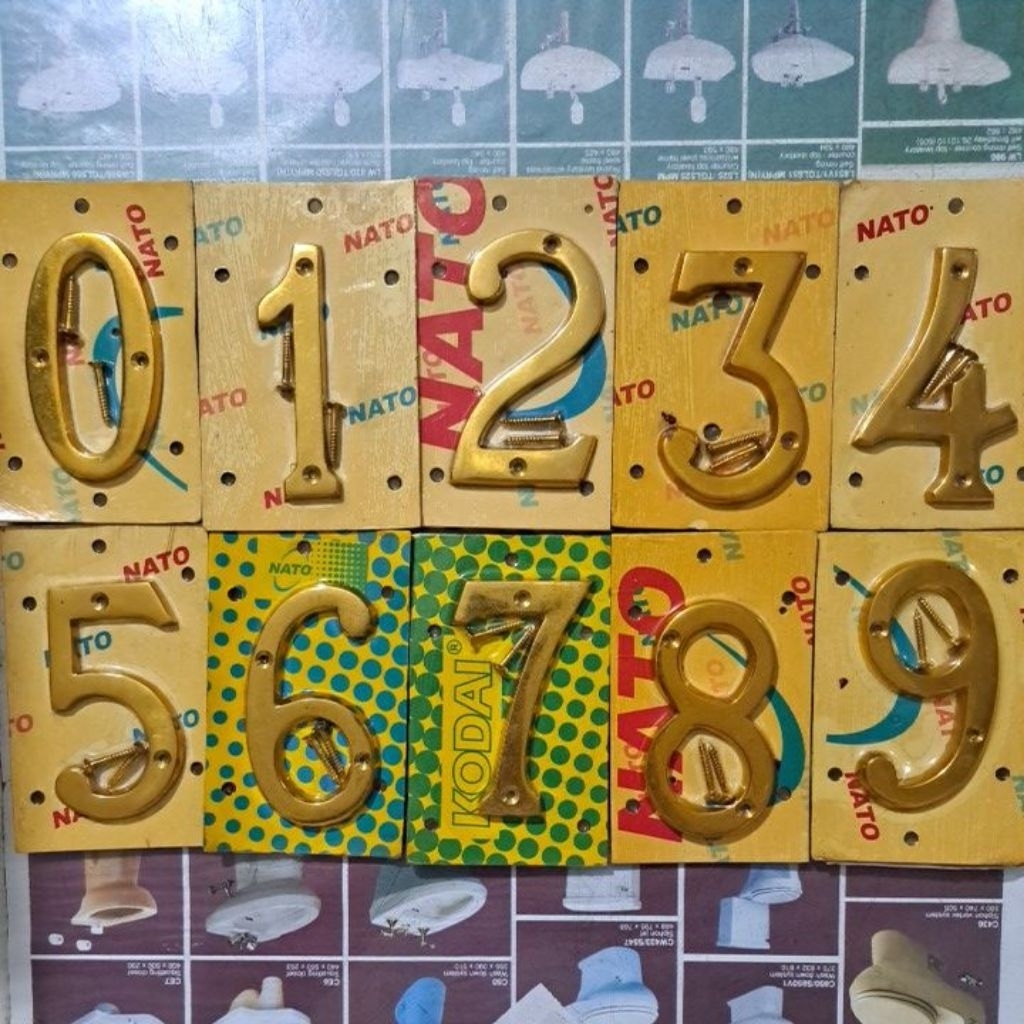 Nomor Rumah Plat Besi Warna Emas