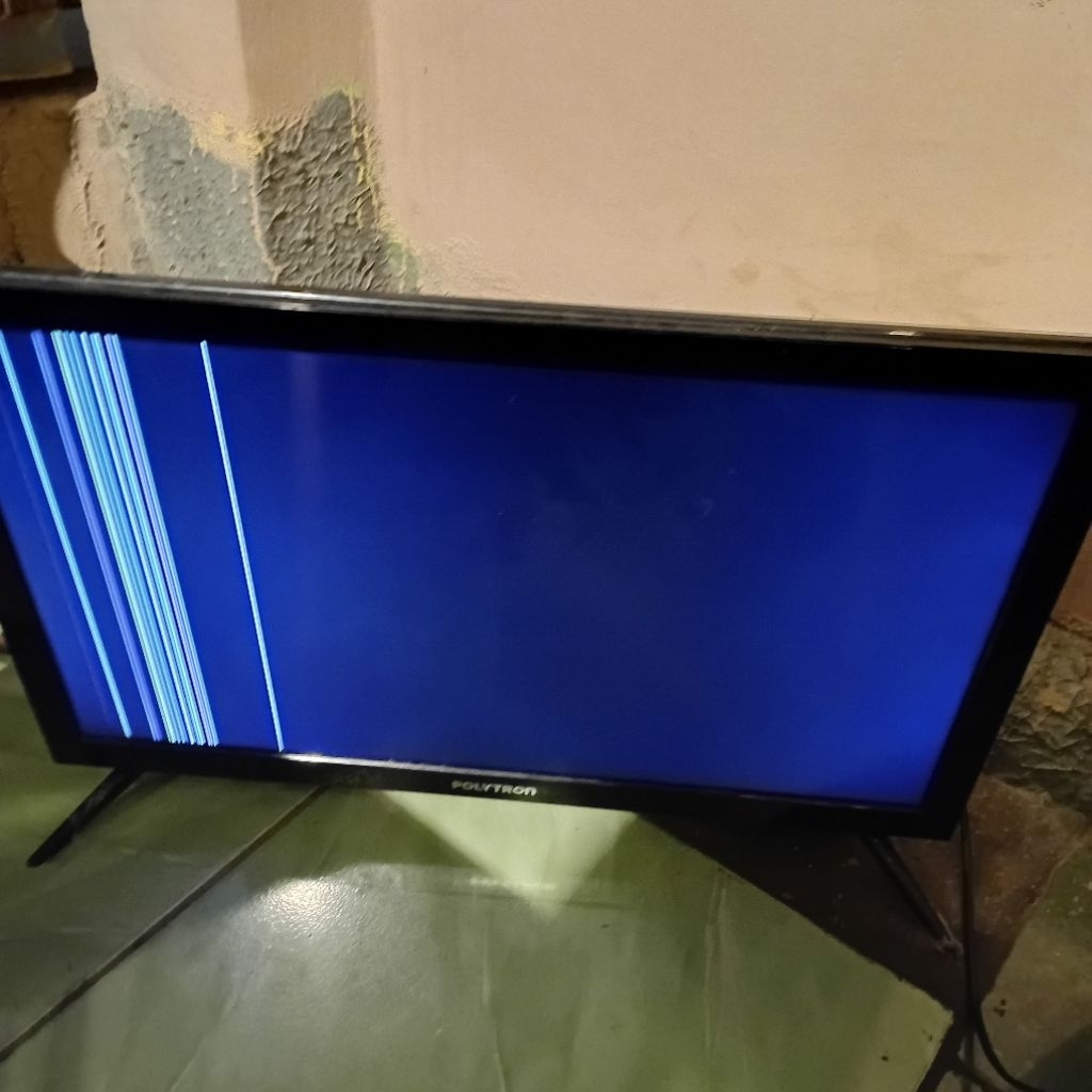 monitor 14inch minus layar garis garis, dan Tv polytron 24inch minus layar garis garis