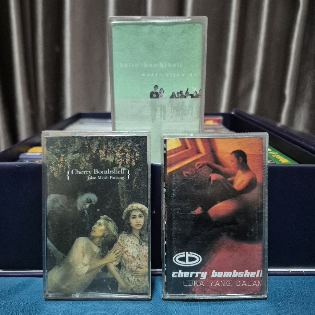 kaset pita cherry bombshell - waktu hijau dulu luka yang dalam jalan masih panjang