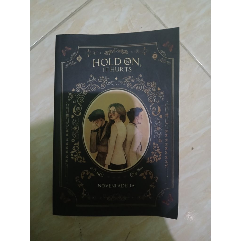 novel hold in hurt au ori