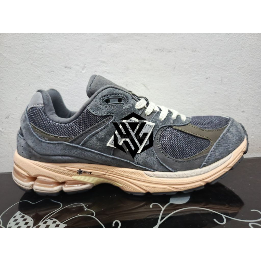 New Shoes - Series 2002r size 44