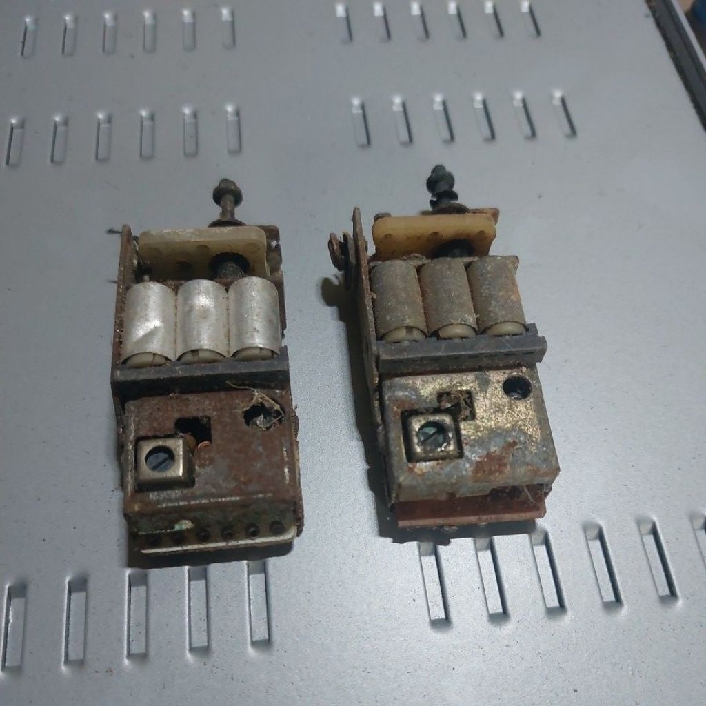 TUNER FM BEKAS MERK CAMPUR RANDOM (HARGA /1PCS)