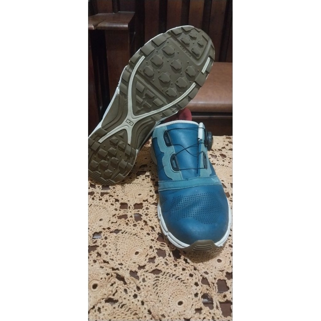 sepatu outdoor K2 FlyWalk Boa  size 42  insole 265 warna hijau Army tapak2 Tebal lem2an aman  kondis