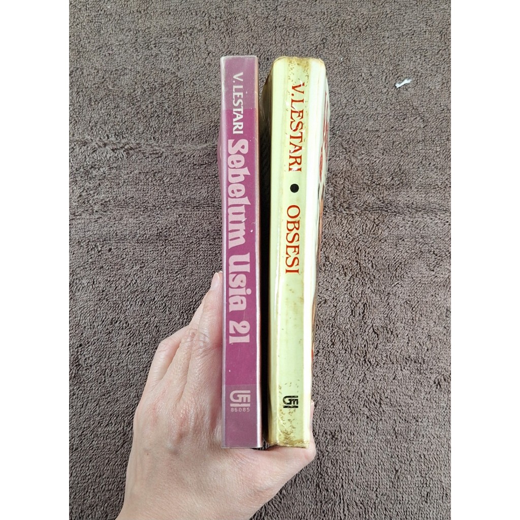 Novel V. Lestari - Sebelum Usia 21 dan Obsesi - Preloved Bagus V Lestari Gramedia Kolpri V.Lestari