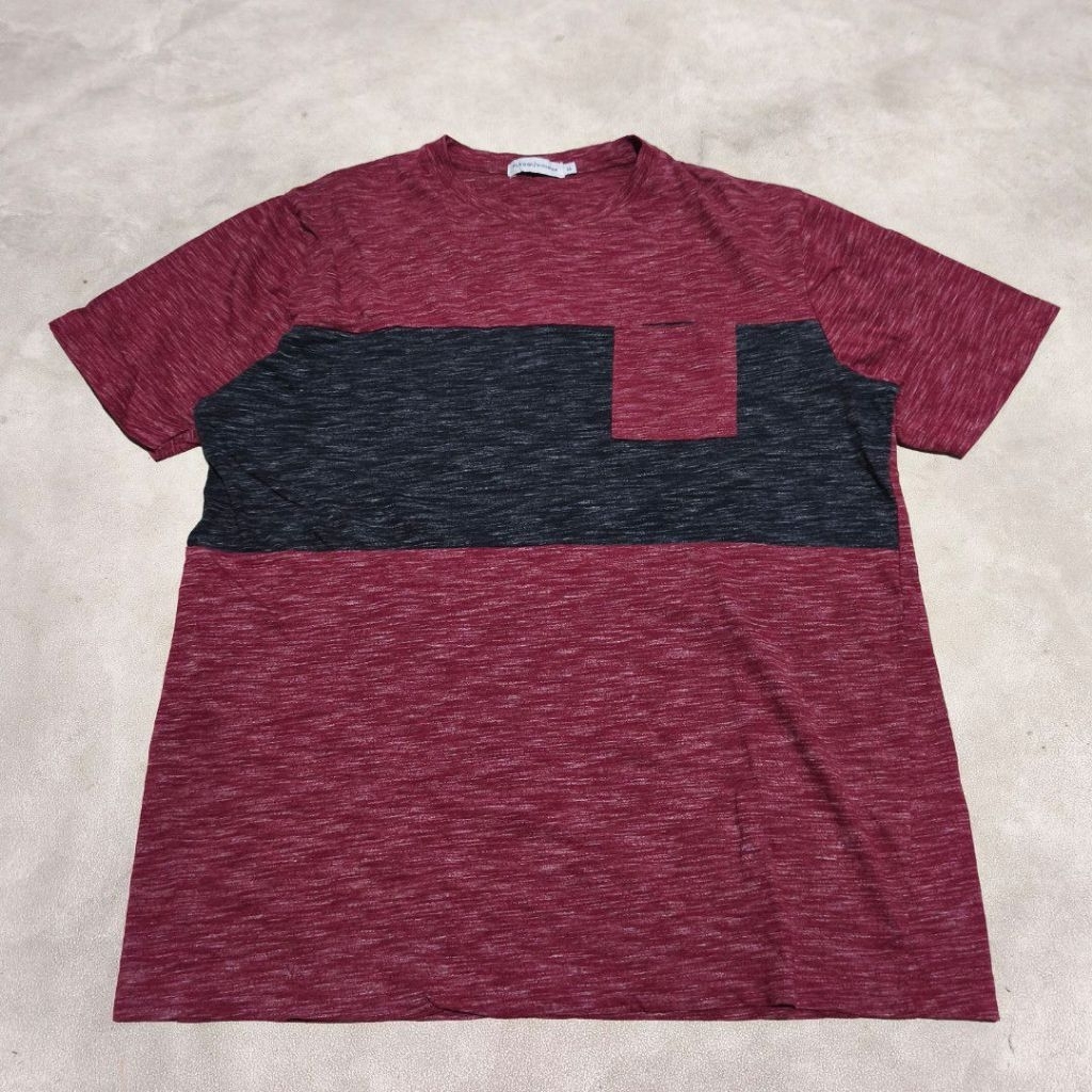 Baju kaos pria pocket pleggi pocket merah maroon