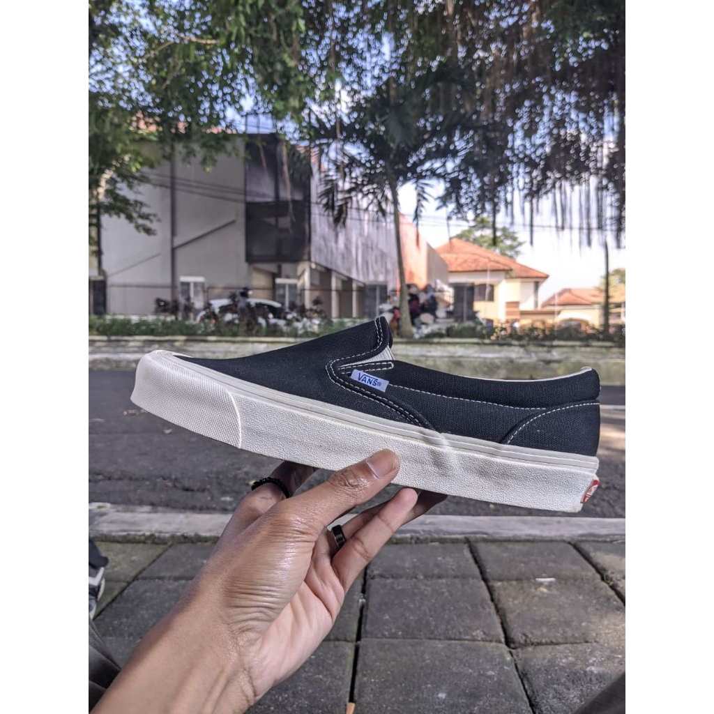 vans slip on og vault second