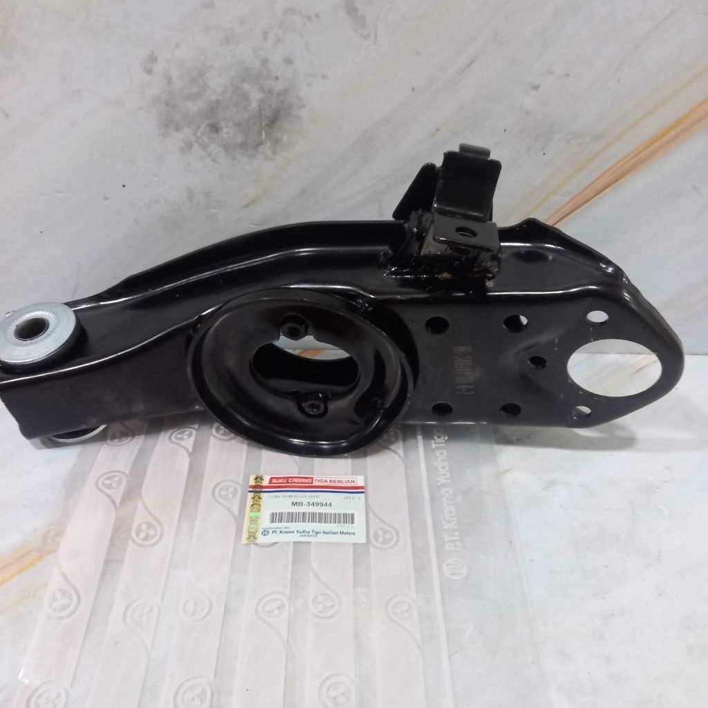 Low Arm RH L300 Diesel Sayap Bawah KANAN l300 Diesel