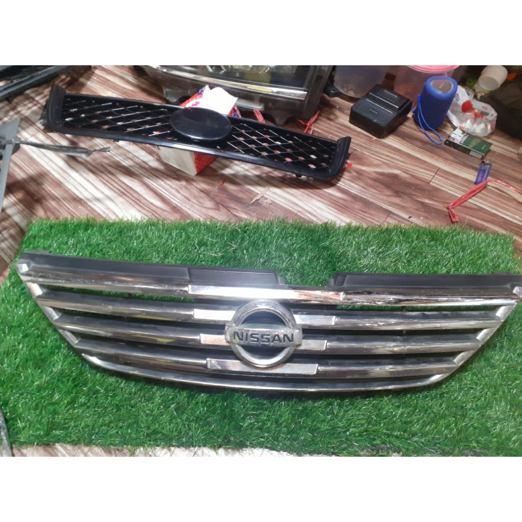 grill depan nissan serena c24 original
