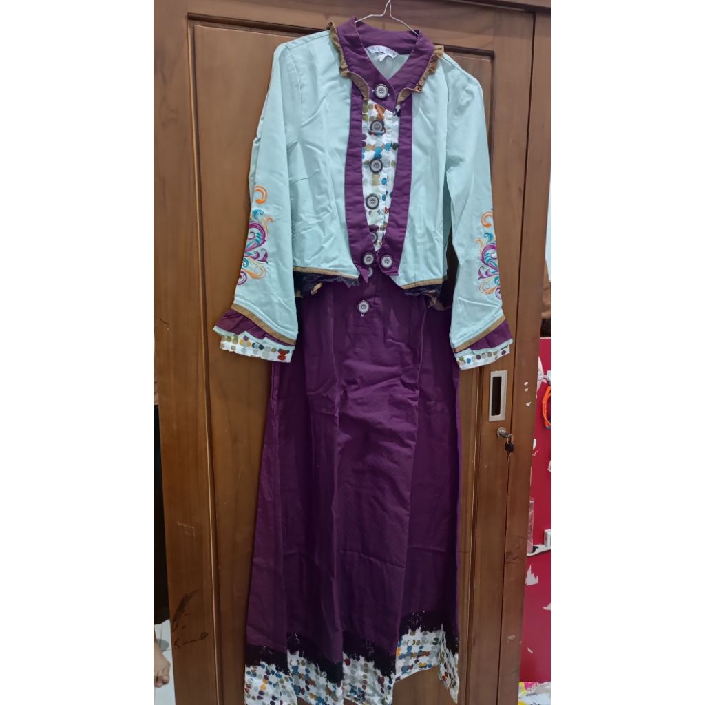 TUNEECA preloved size S