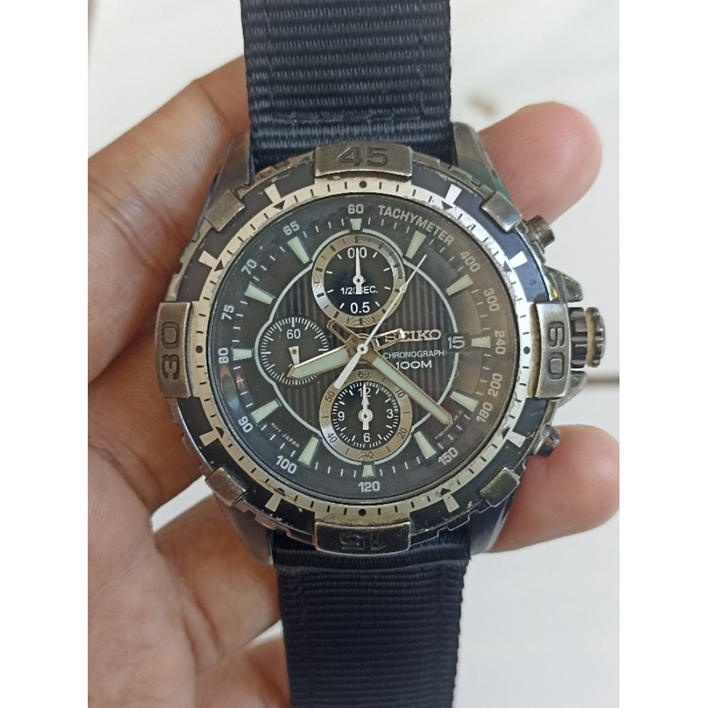 jam seiko chronograph 100m