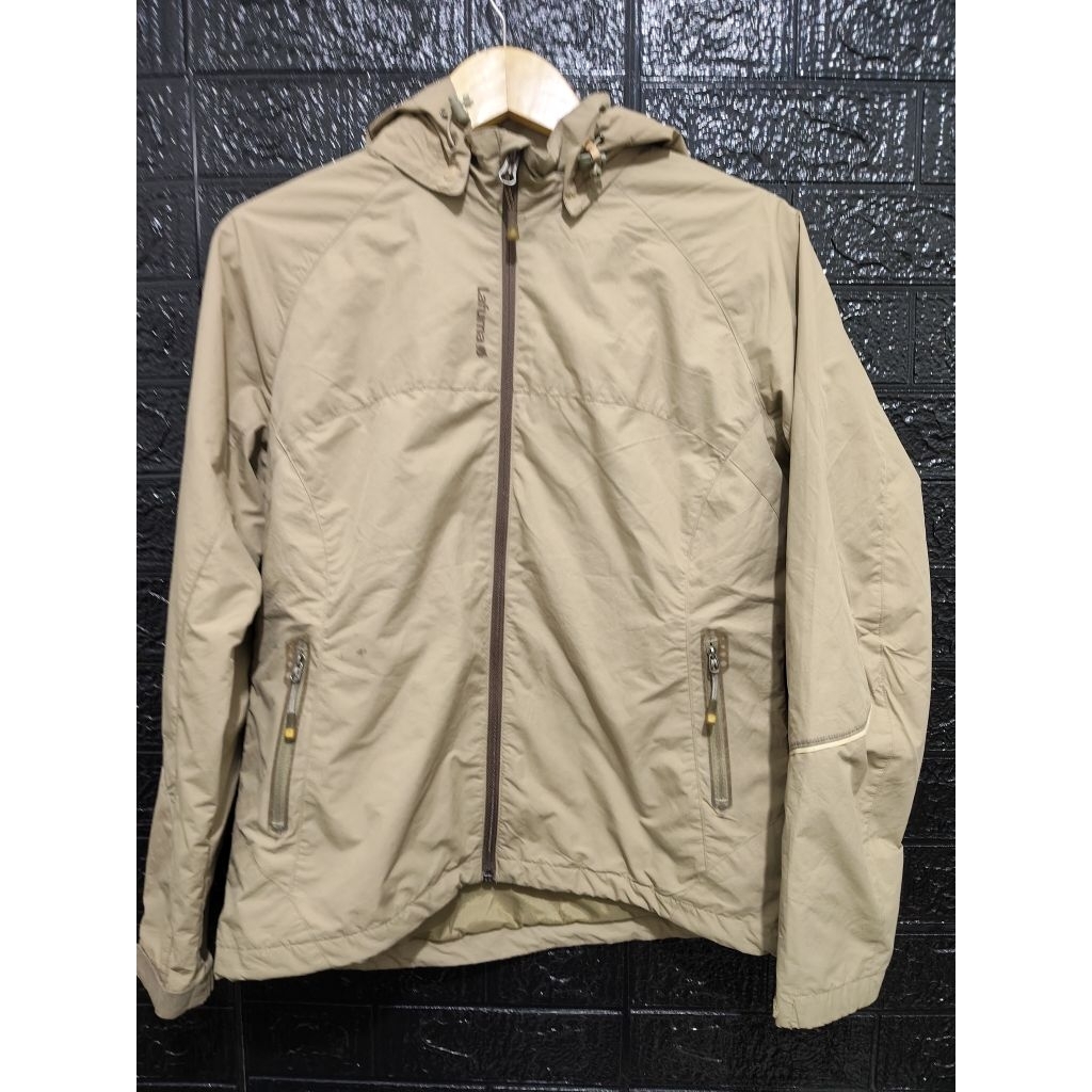 jaket gunung wanita Lafuma