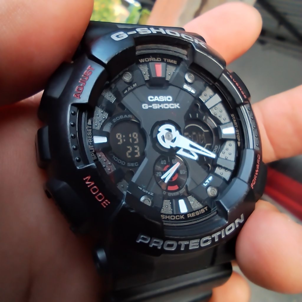Jam tangan Casio G-Shock GA-120-1A (atau varian kode lengkap GA-120-1ADR).