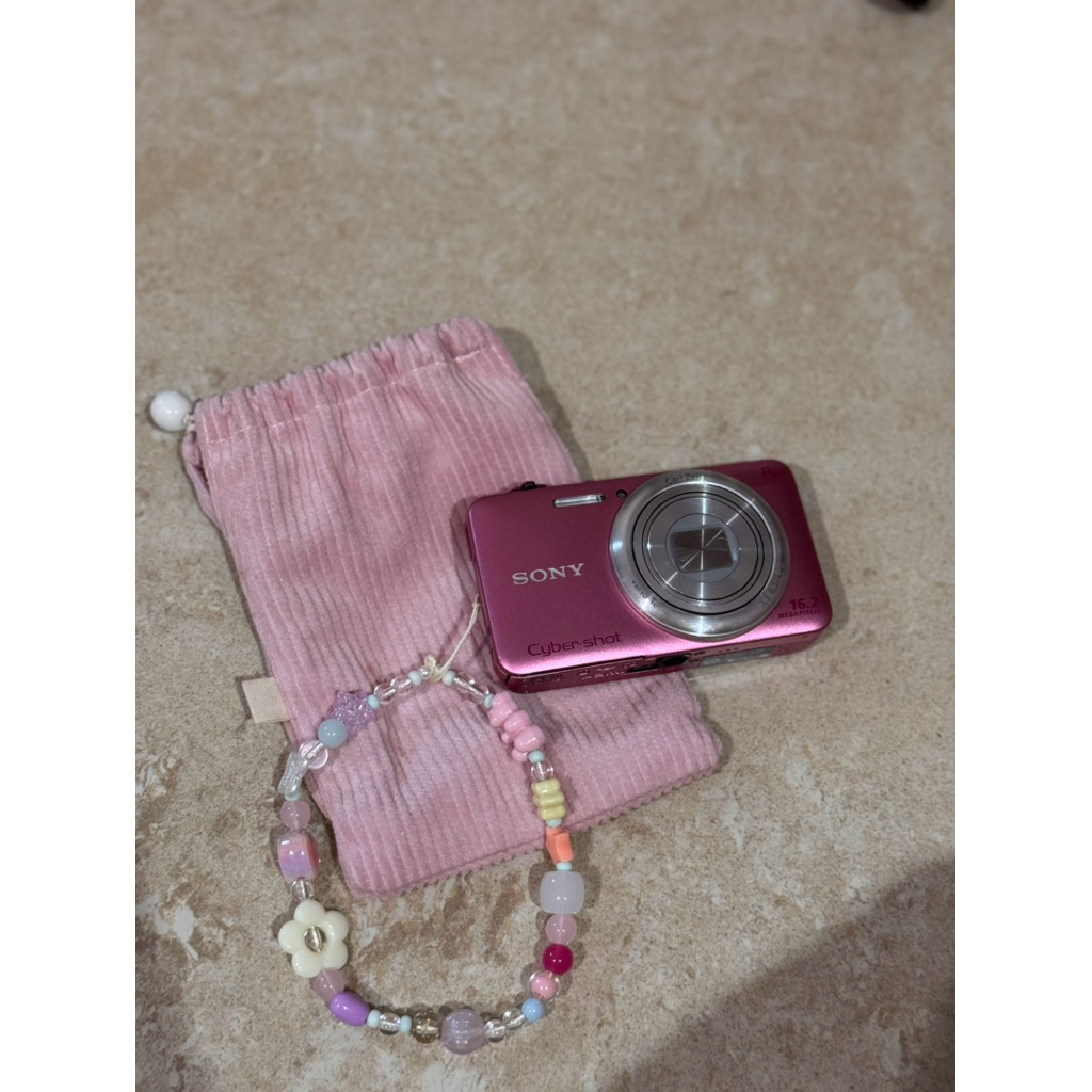 DIGICAM SONY WX60 CYBERSHOT (inc adapter, charger, pouch)