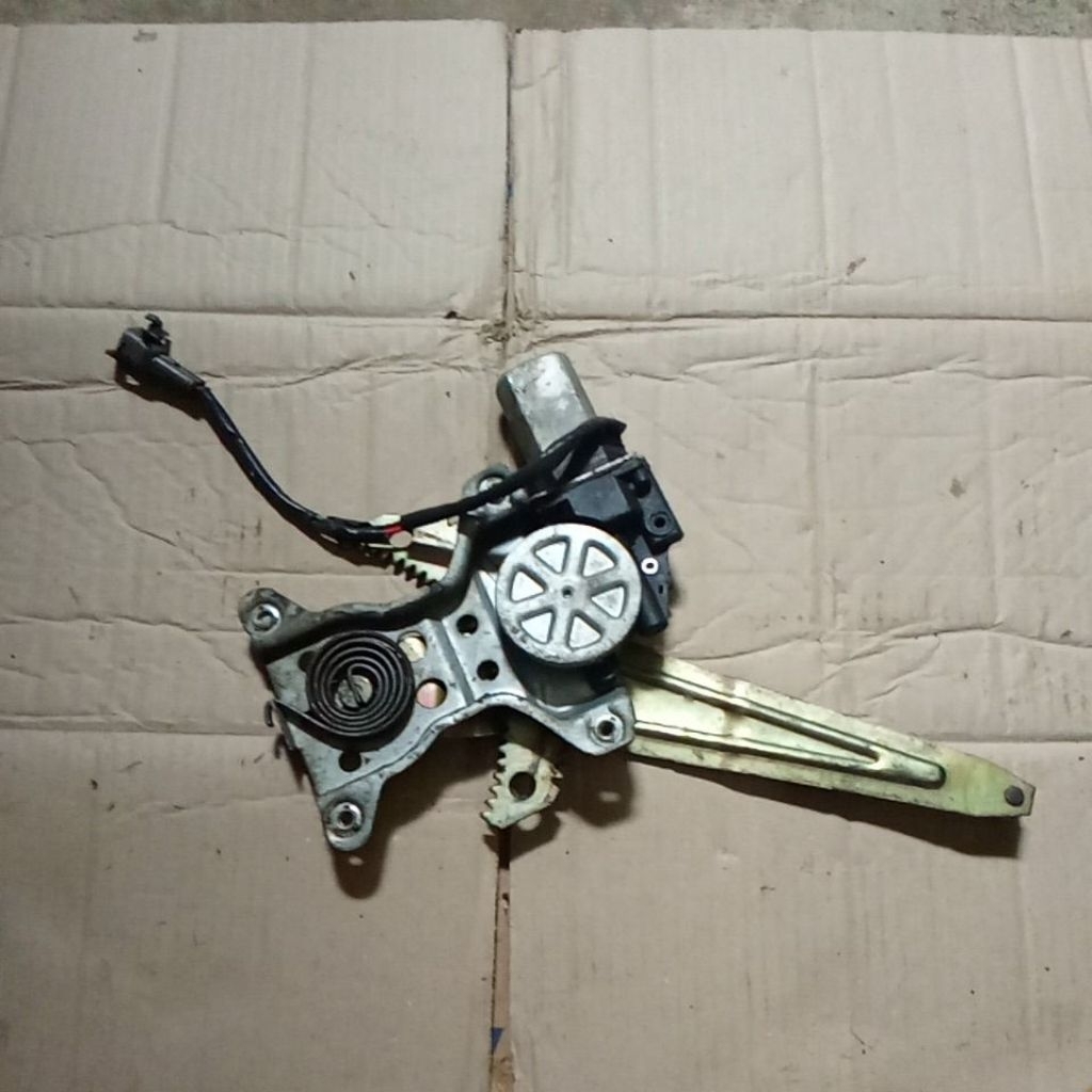 Regulator power window Toyota Great Corolla belakang kiri