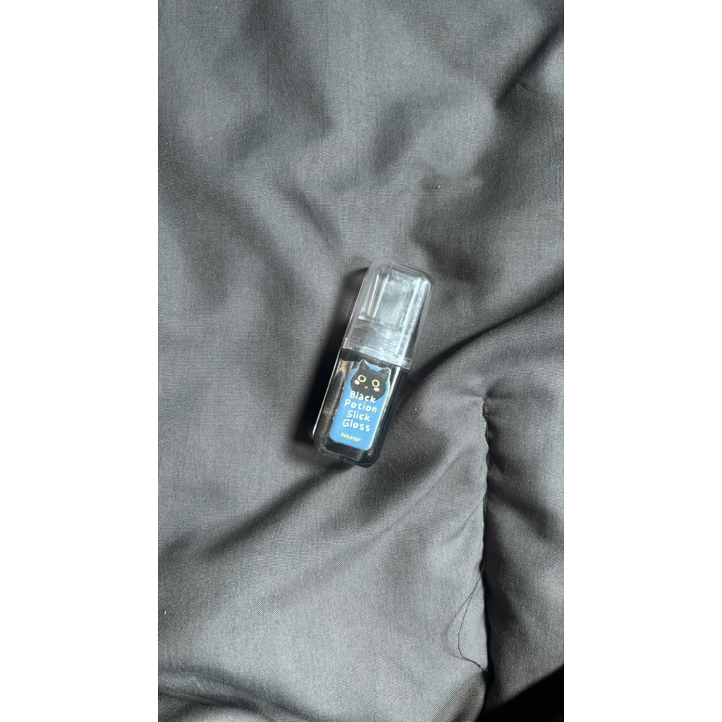 hekatar black lipgloss