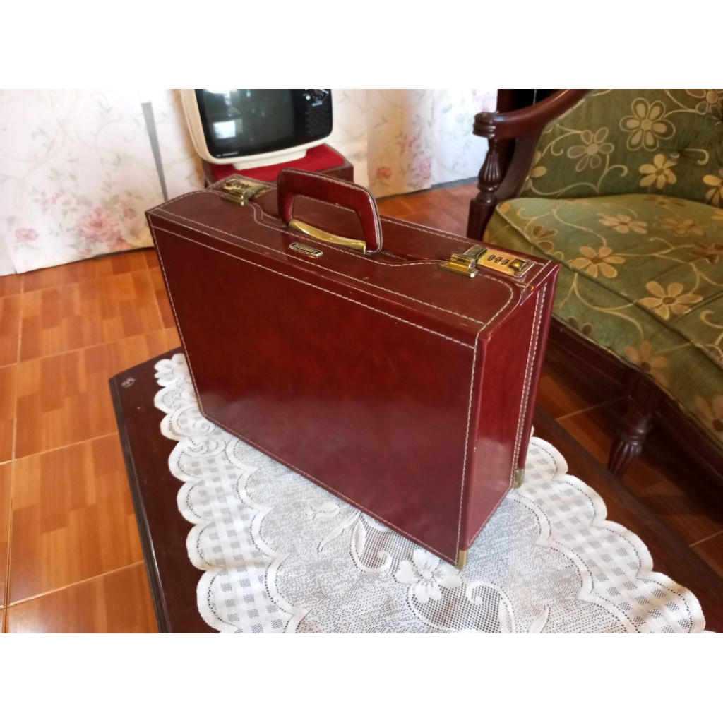 Koper  Kulit Jadul Antik Vintage Merk LIBERTY Kondisi Mulus  lawas Dekorasi Tua Kuno Retro