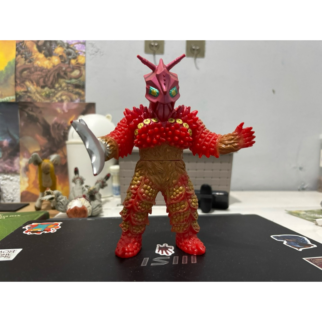 Yapool ultraman monster kaiju alien bandai