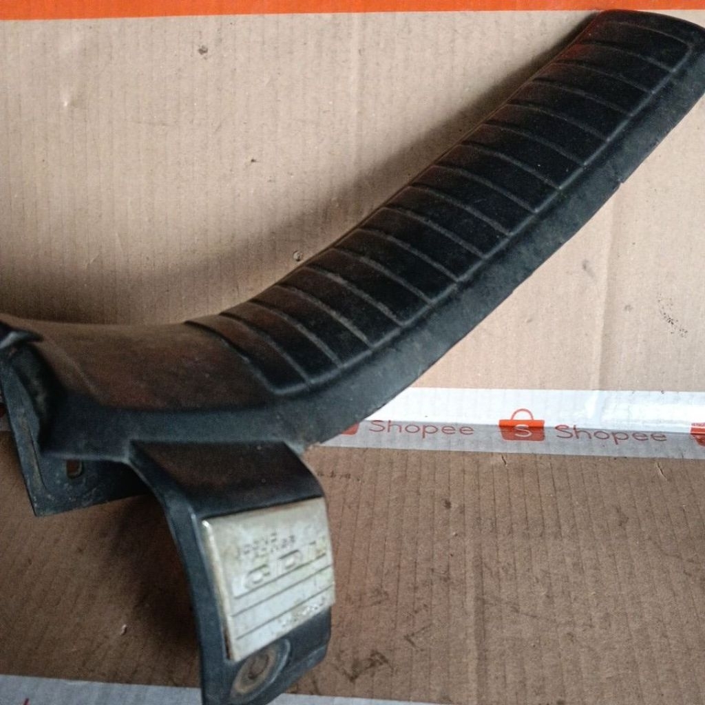 PELANA KARET DEK SAYAP TENGAH ASTREA PRIMA Second Original KARET BANDO CENTER PRIMA100