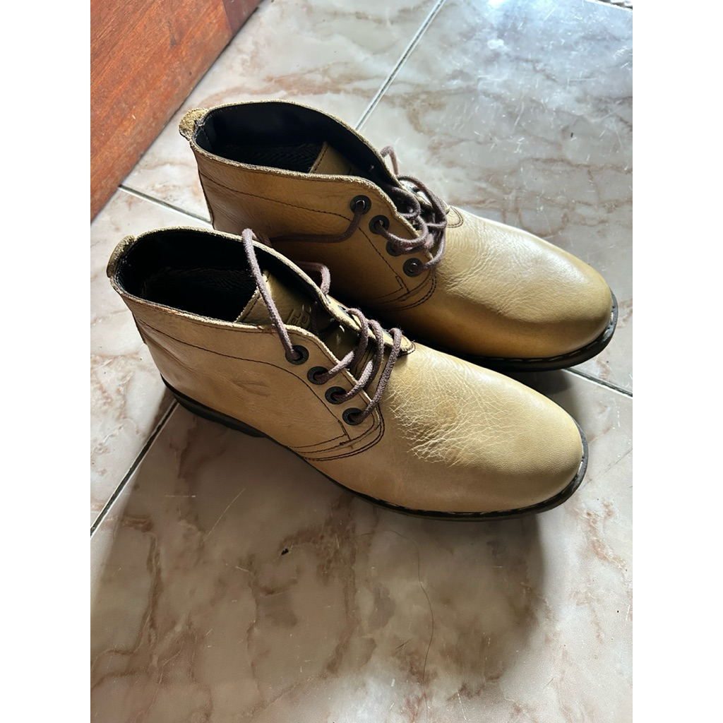 PRELOVED-Sepatu pria Casual Camel Active size 41