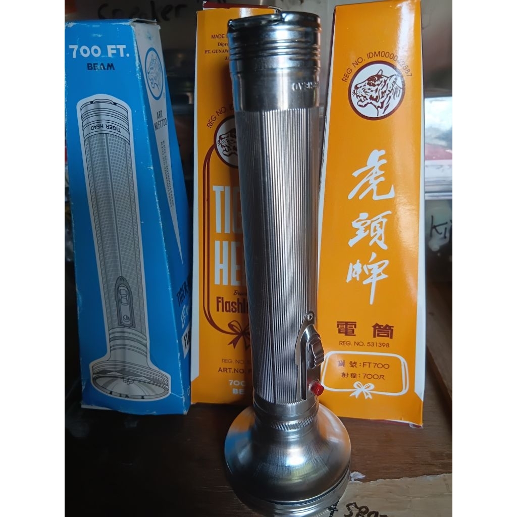 Lampu Senter Jadul TIGER HEAD, NOS(new old stock)