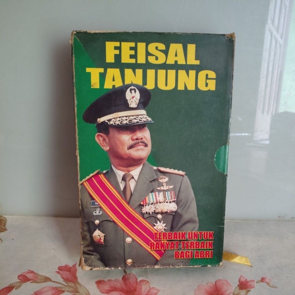 buku hardcover FEISAL TANJUNG