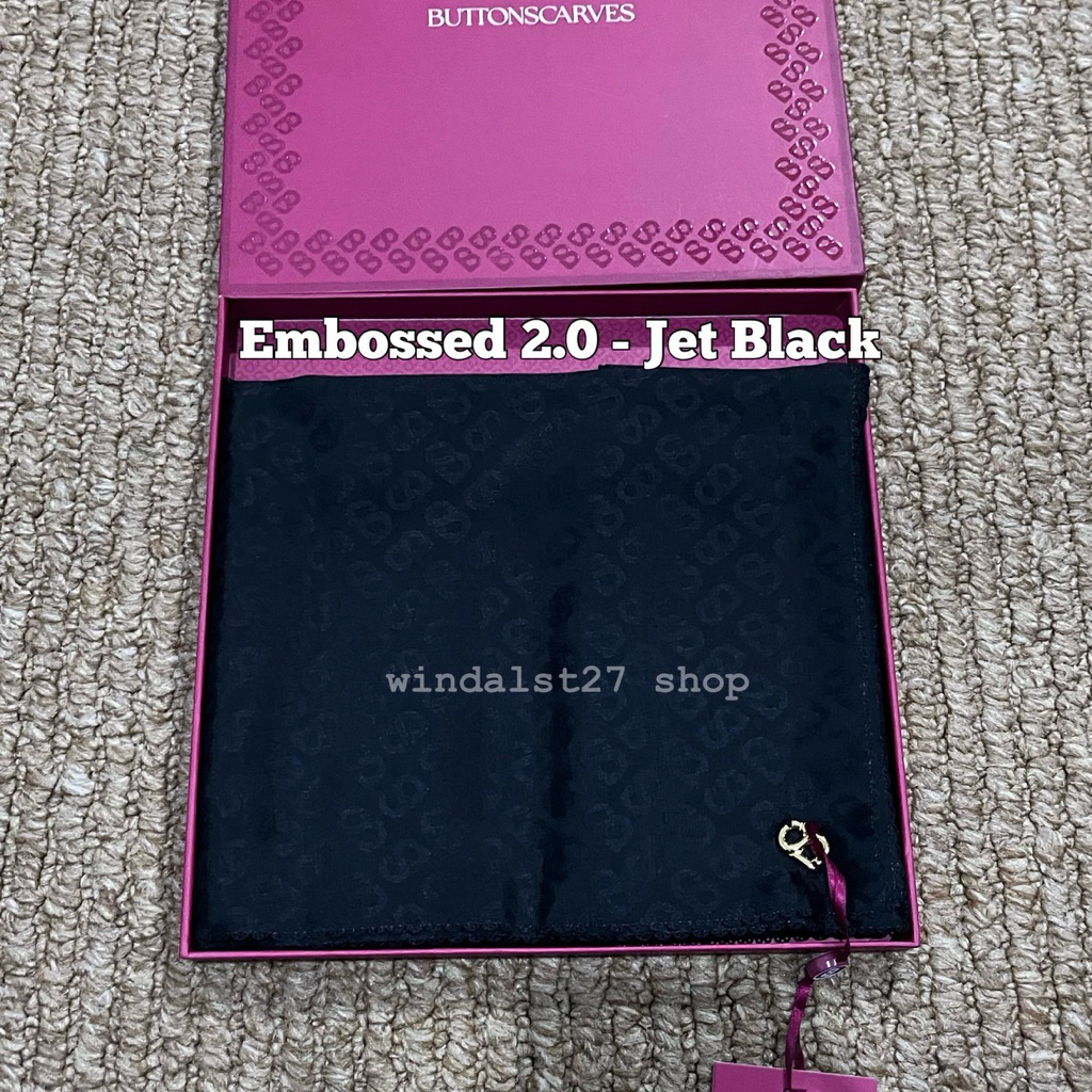 Buttonscarves Everyday Tapis Embossed 2.0 - Jet Black