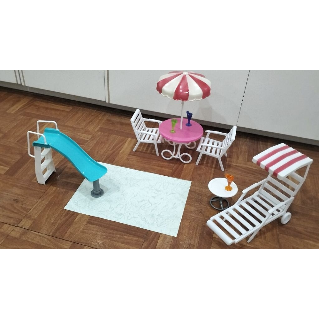 Set Kolam Renang Boneka Fashion (Barbie-like/non-official, bekas)
