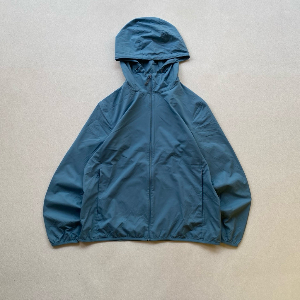 jaket uniqlo lightweight pocketable windbreaker hiking jaket