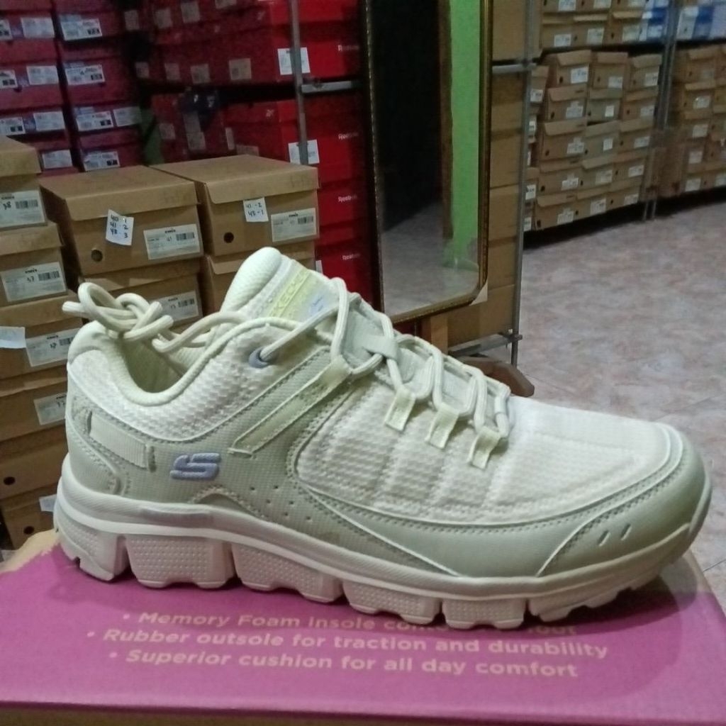 SEPATU ADVENTURE women SUMMITS 180271/NVMT