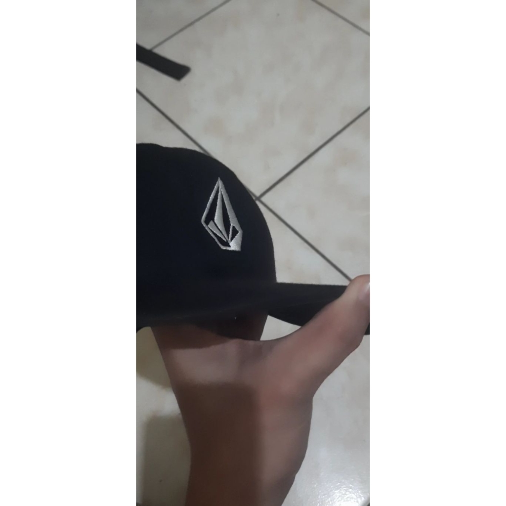 TOPI VOLCOM BUILDUP SZ 54CM (DWASA KPL KCIL) SECOND ORI (PACKING BOX)